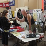 "Le karaté, c'est un art martial, comme çà !!" commente Yann aux visiteurs.